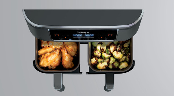 the ninja dz201 air fryer has 2 separate drawers