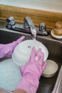 fewer dishes makes washing up easier